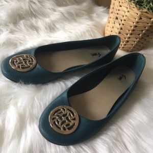 FIONI Blue Flats Gold Logo